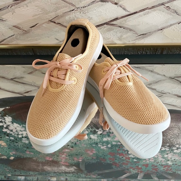 ALLBIRDS LIMITED EDITION: Lux Beige (Blizzard Sole) Tree Skippers - Picture 5 of 13